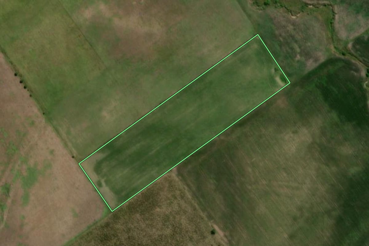 Imagem de satélite do imóvel rural em Pedras Altas (RS), com o contorno declarado no CAR desenhado por cima.