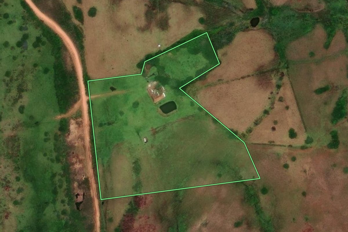 Imagem de satélite do imóvel rural em Pedras Altas (RS), com o contorno declarado no CAR desenhado por cima.