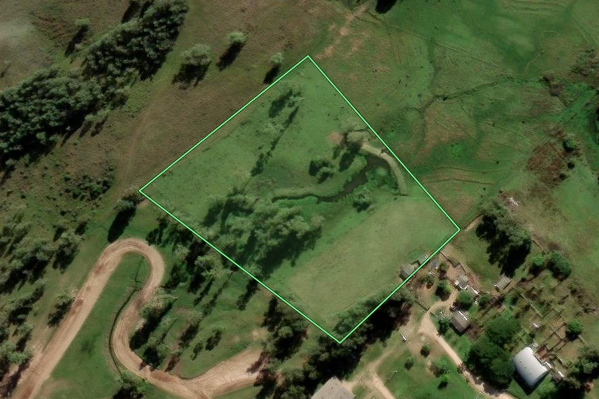 Imagem de satélite do imóvel rural em Pedro Osório (RS), com o contorno declarado no CAR desenhado por cima.