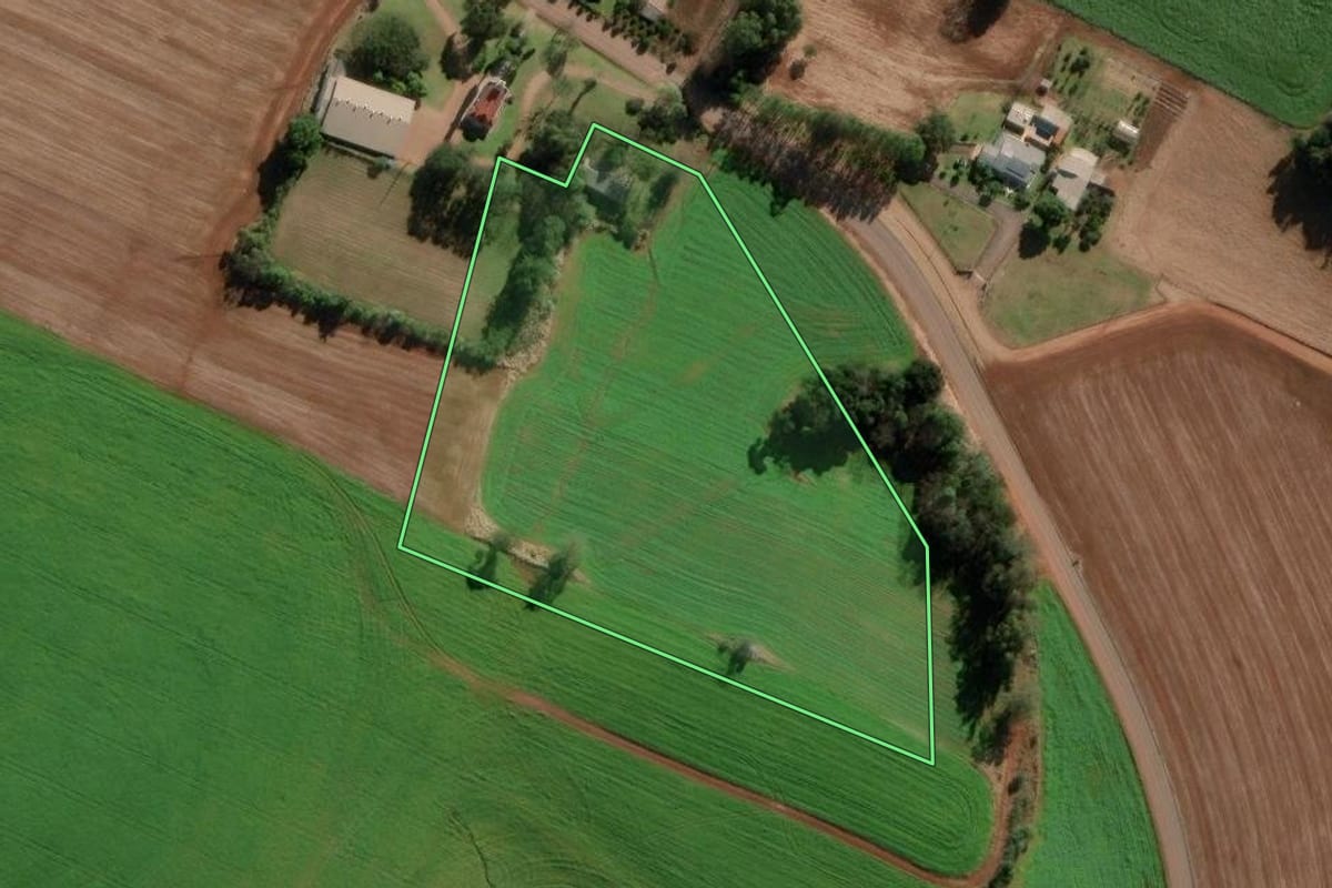 Imagem de satélite do imóvel rural em Pejuçara (RS), com o contorno declarado no CAR desenhado por cima.