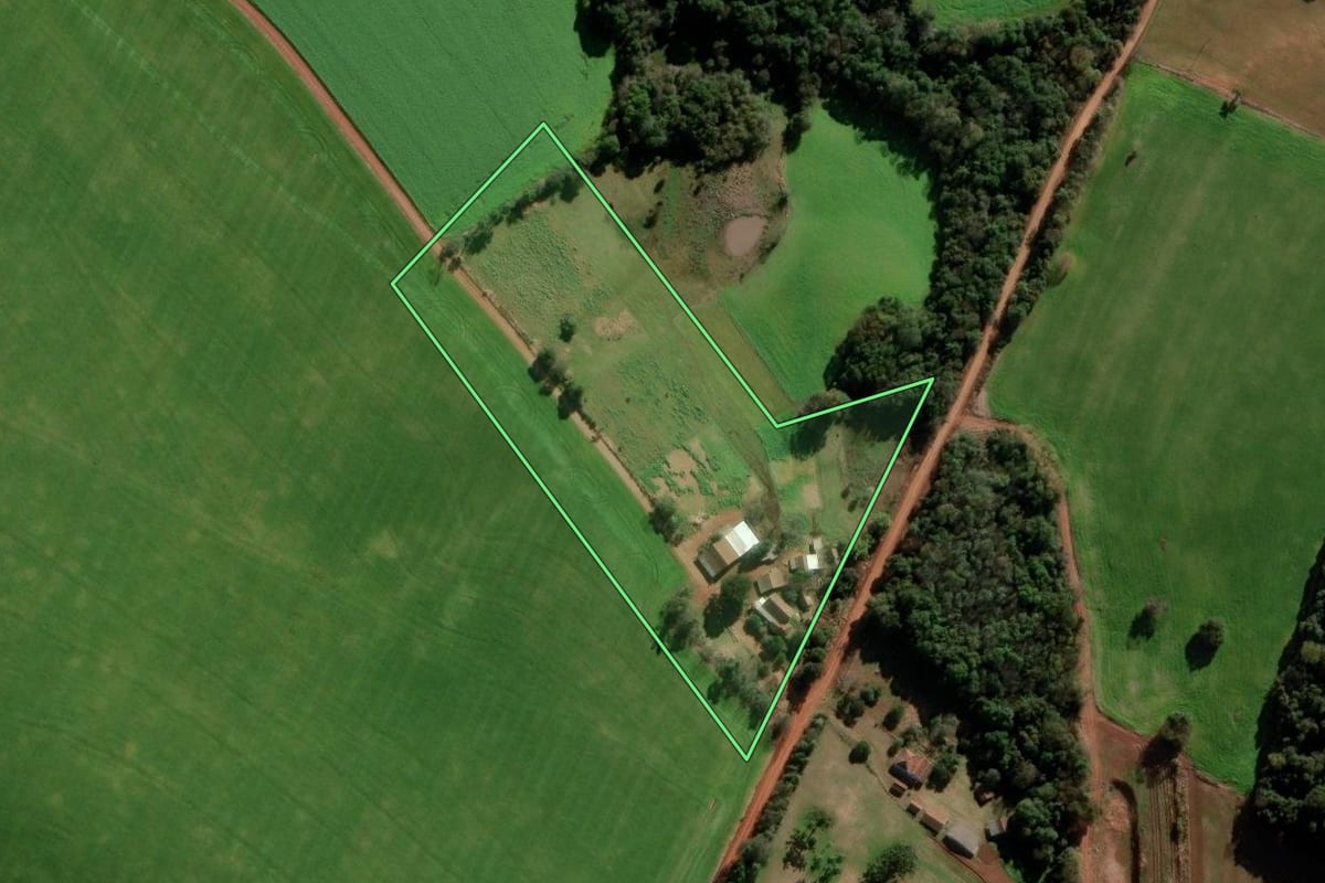 Imagem de satélite do imóvel rural em Pejuçara (RS), com o contorno declarado no CAR desenhado por cima.