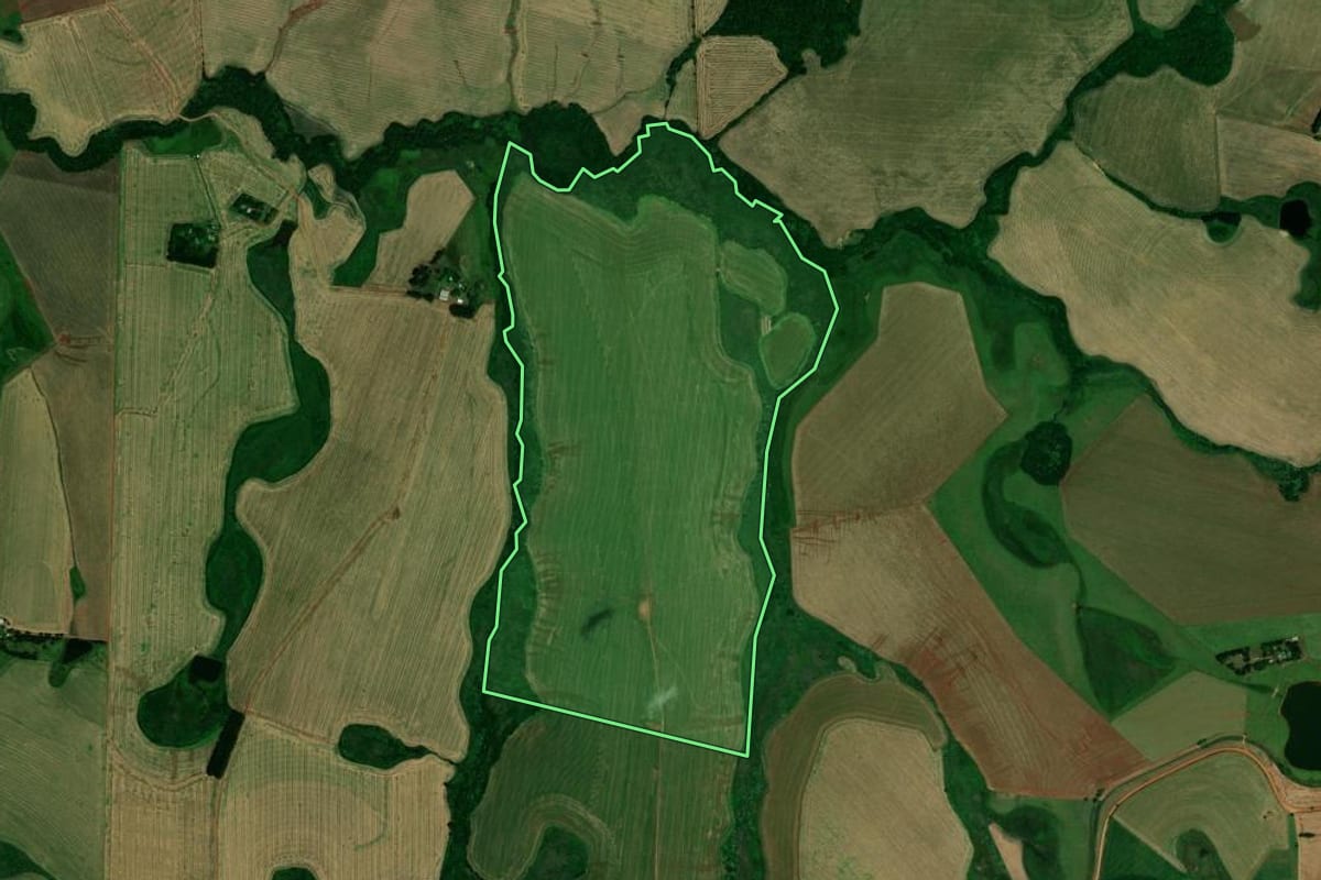 Imagem de satélite do imóvel rural em Pejuçara (RS), com o contorno declarado no CAR desenhado por cima.