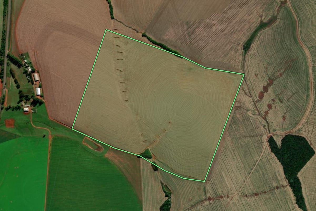 Imagem de satélite do imóvel rural em Pejuçara (RS), com o contorno declarado no CAR desenhado por cima.