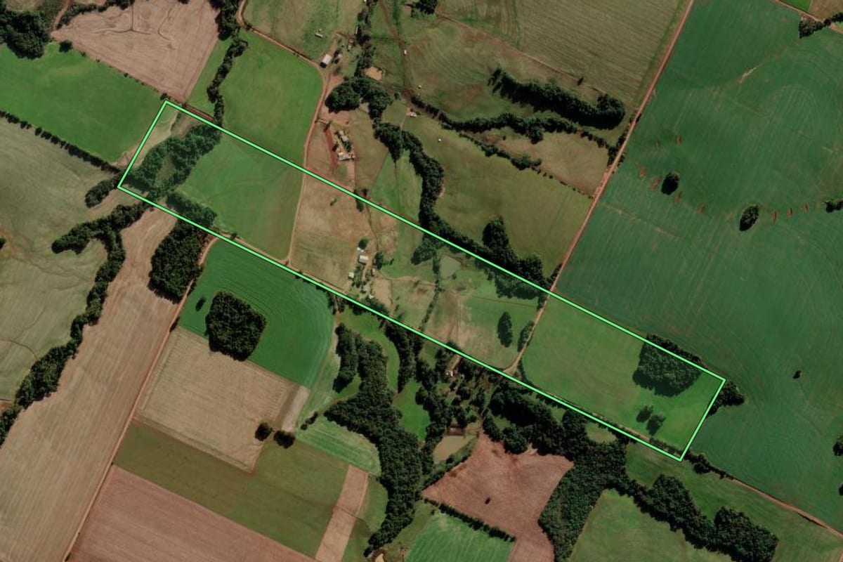Imagem de satélite do imóvel rural em Pejuçara (RS), com o contorno declarado no CAR desenhado por cima.