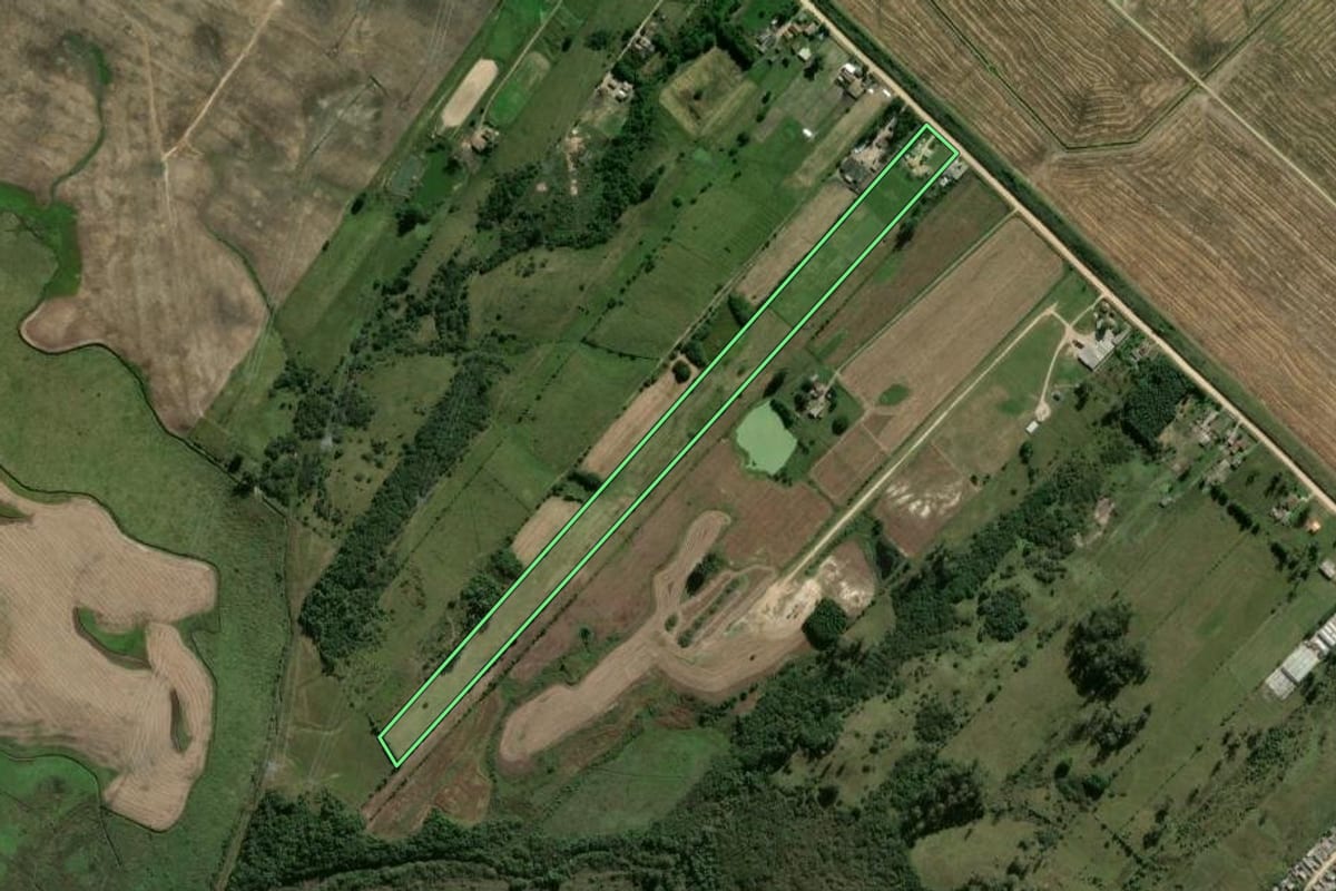 Imagem de satélite do imóvel rural em Pelotas (RS), com o contorno declarado no CAR desenhado por cima.