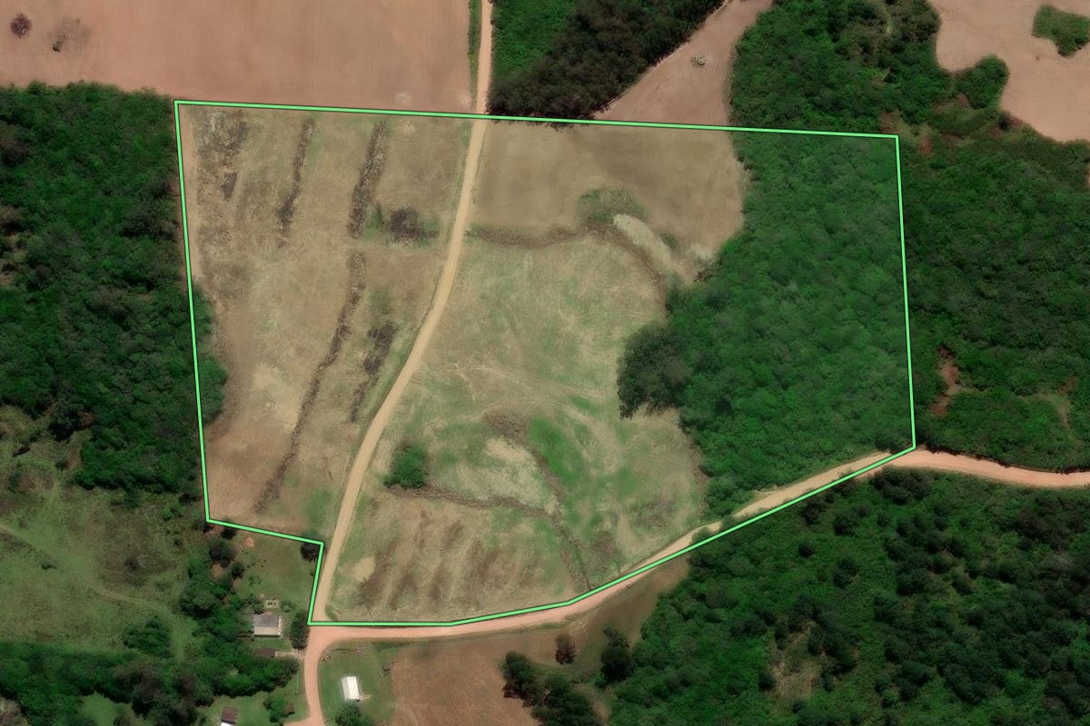 Imagem de satélite do imóvel rural em Arroio do Padre (RS), com o contorno declarado no CAR desenhado por cima.