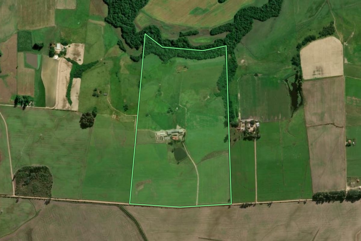 Imagem de satélite do imóvel rural em Pelotas (RS), com o contorno declarado no CAR desenhado por cima.