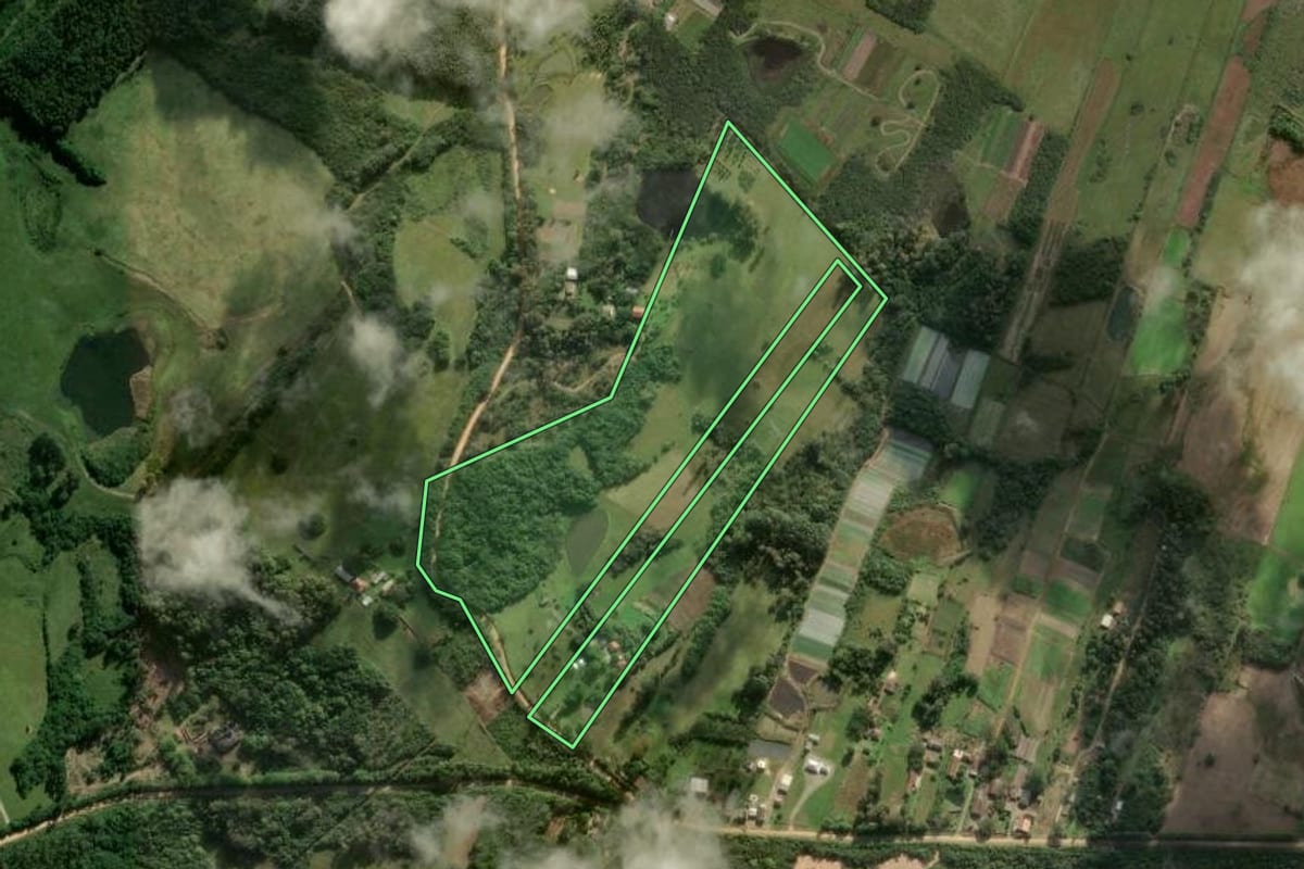 Imagem de satélite do imóvel rural em Pelotas (RS), com o contorno declarado no CAR desenhado por cima.
