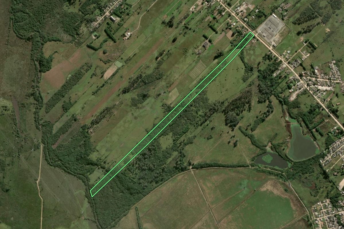 Imagem de satélite do imóvel rural em Pelotas (RS), com o contorno declarado no CAR desenhado por cima.