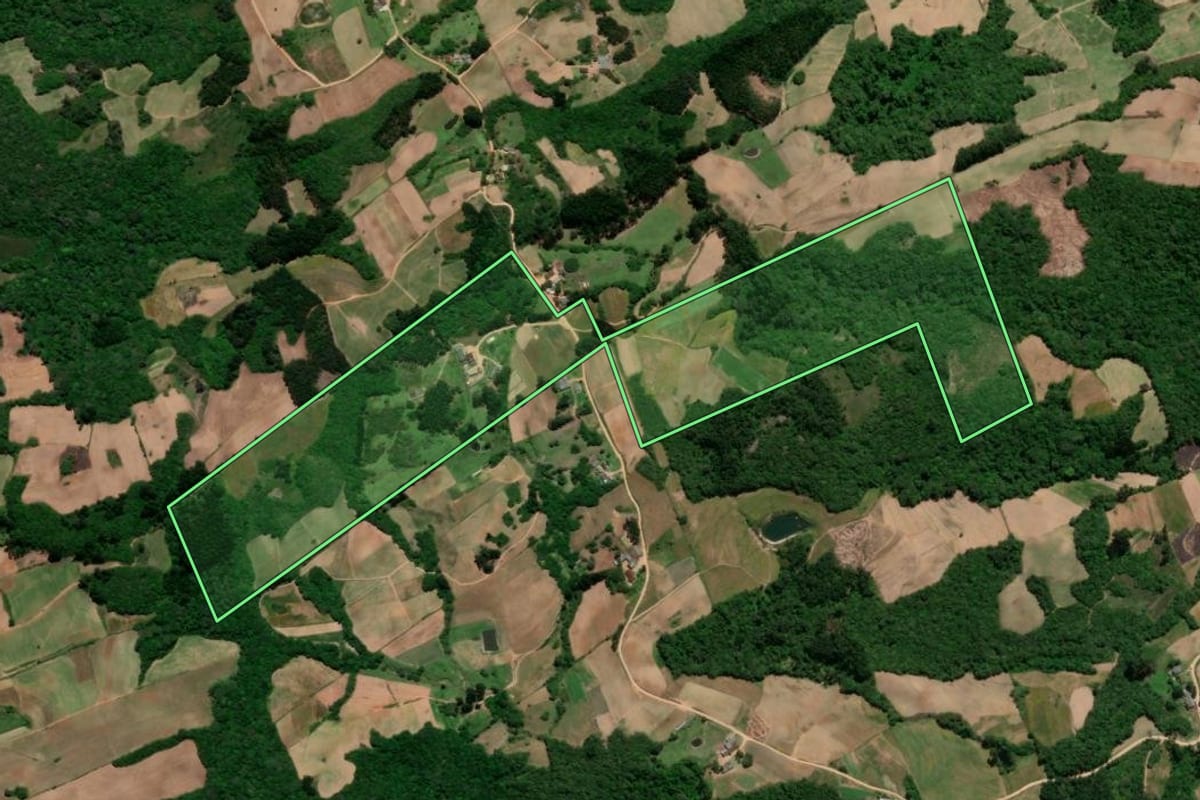 Imagem de satélite do imóvel rural em Pelotas (RS), com o contorno declarado no CAR desenhado por cima.