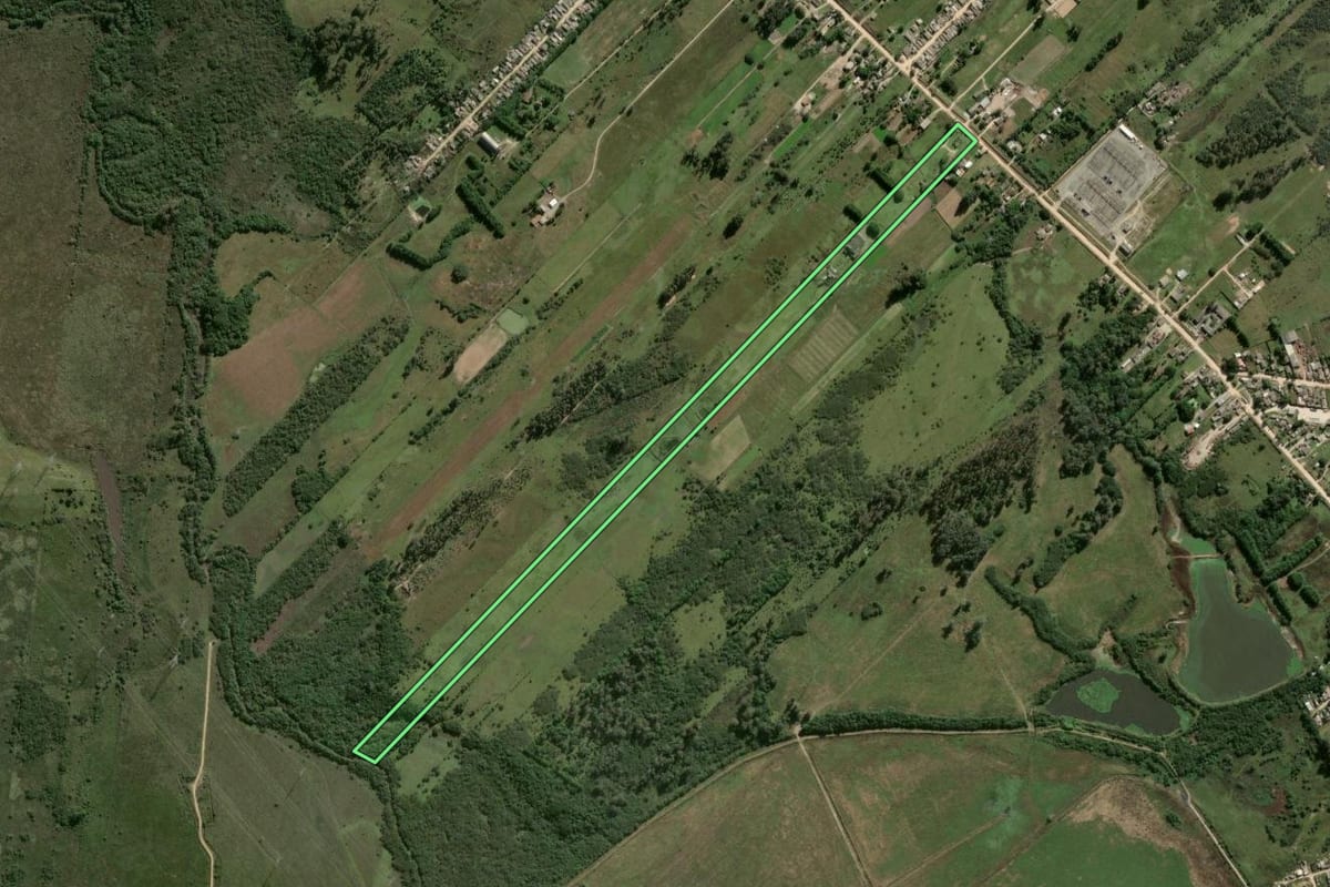 Imagem de satélite do imóvel rural em Pelotas (RS), com o contorno declarado no CAR desenhado por cima.