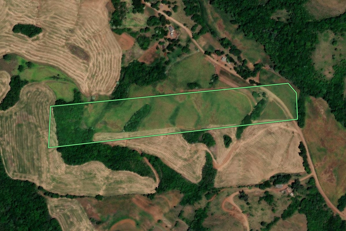 Imagem de satélite do imóvel rural em Pinhal (RS), com o contorno declarado no CAR desenhado por cima.