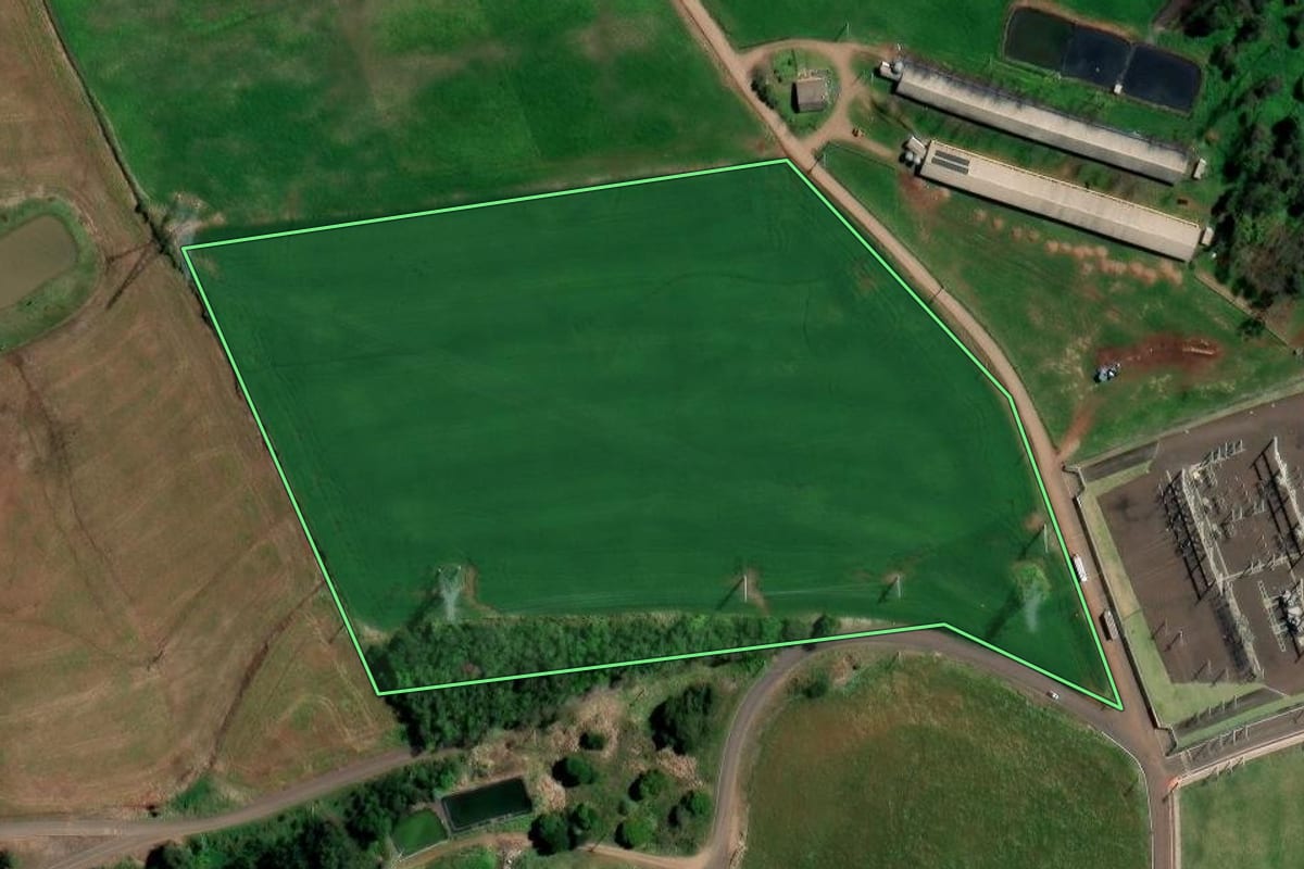 Imagem de satélite do imóvel rural em Pinhal (RS), com o contorno declarado no CAR desenhado por cima.