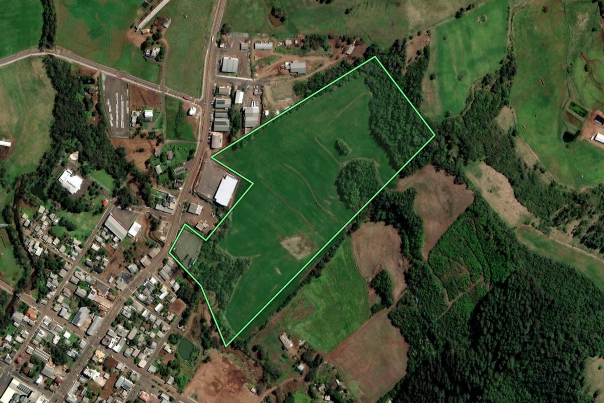 Imagem de satélite do imóvel rural em Pinhal (RS), com o contorno declarado no CAR desenhado por cima.