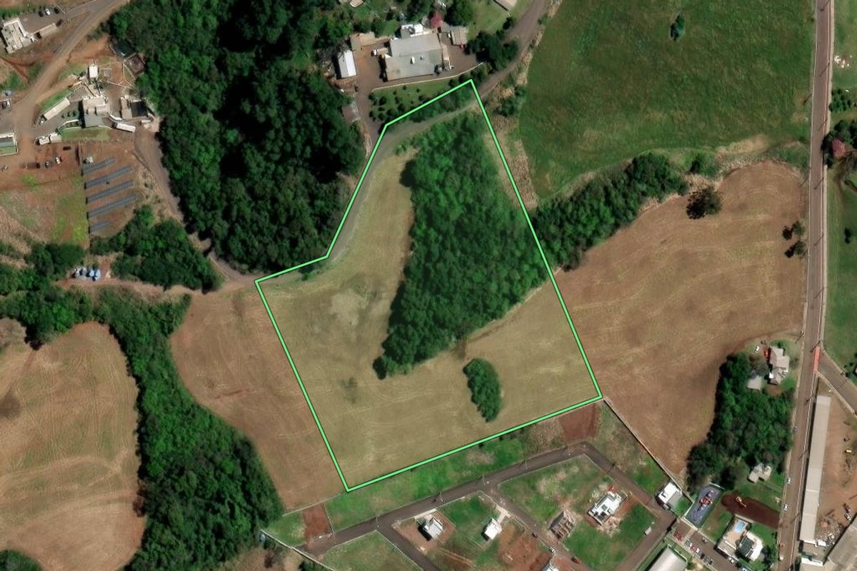 Imagem de satélite do imóvel rural em Pinhal (RS), com o contorno declarado no CAR desenhado por cima.
