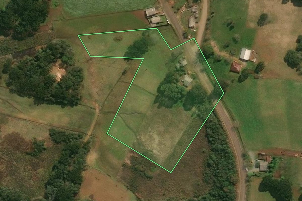 Imagem de satélite do imóvel rural em Pinhal da Serra (RS), com o contorno declarado no CAR desenhado por cima.