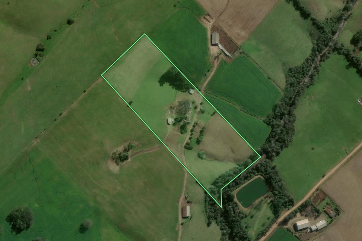 Imagem de satélite do imóvel rural em Pinhal Grande (RS), com o contorno declarado no CAR desenhado por cima.