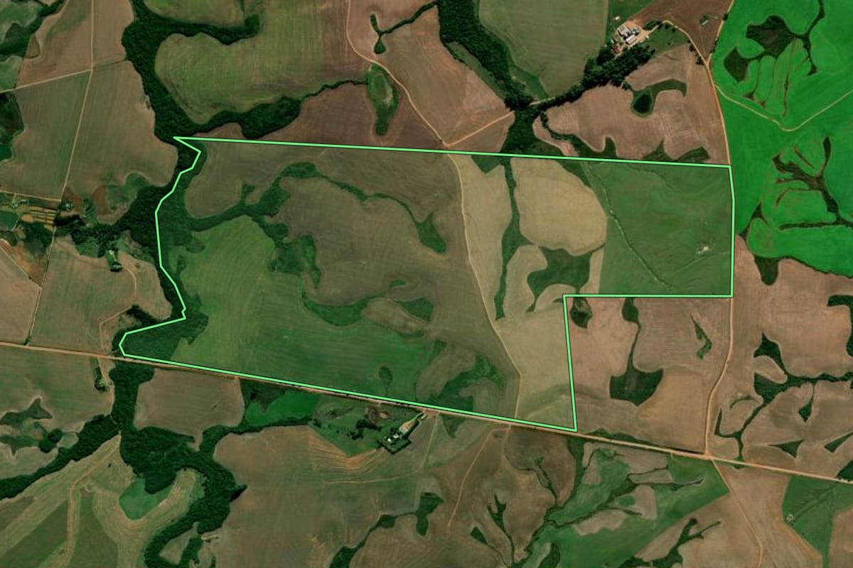 Imagem de satélite do imóvel rural em Pinhal Grande (RS), com o contorno declarado no CAR desenhado por cima.