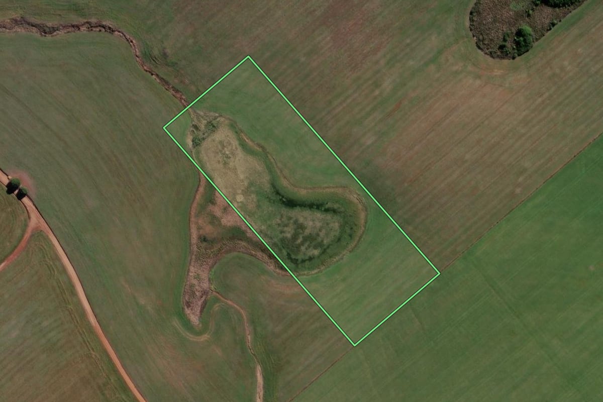 Imagem de satélite do imóvel rural em Pinhal Grande (RS), com o contorno declarado no CAR desenhado por cima.