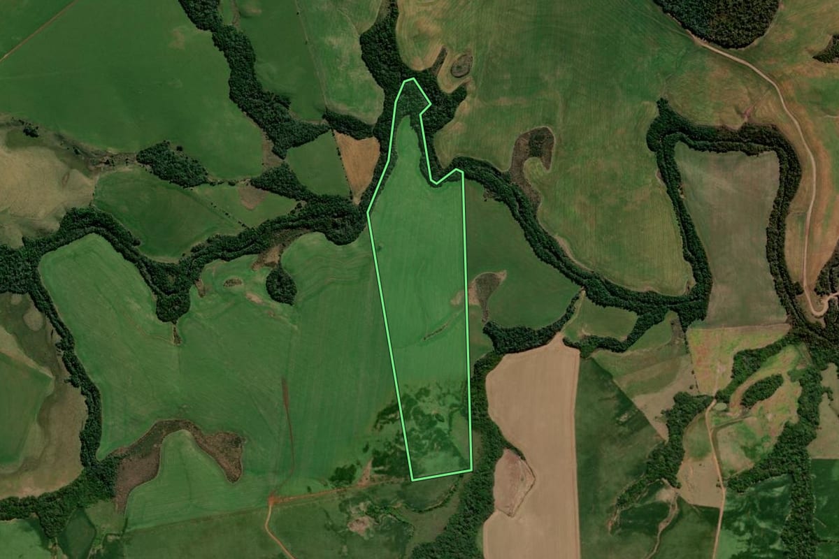 Imagem de satélite do imóvel rural em Pinhal Grande (RS), com o contorno declarado no CAR desenhado por cima.
