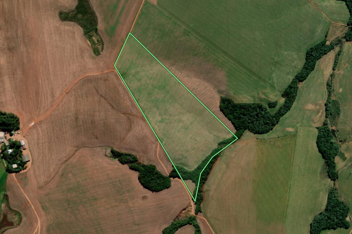 Imagem de satélite do imóvel rural em Pinhal Grande (RS), com o contorno declarado no CAR desenhado por cima.
