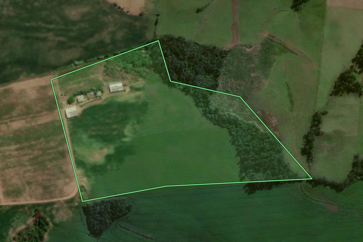 Imagem de satélite do imóvel rural em Pinhal Grande (RS), com o contorno declarado no CAR desenhado por cima.