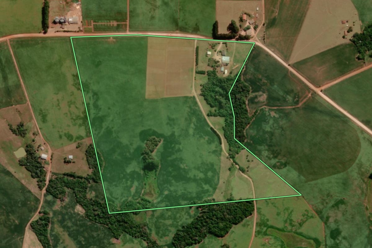 Imagem de satélite do imóvel rural em Pinhal Grande (RS), com o contorno declarado no CAR desenhado por cima.