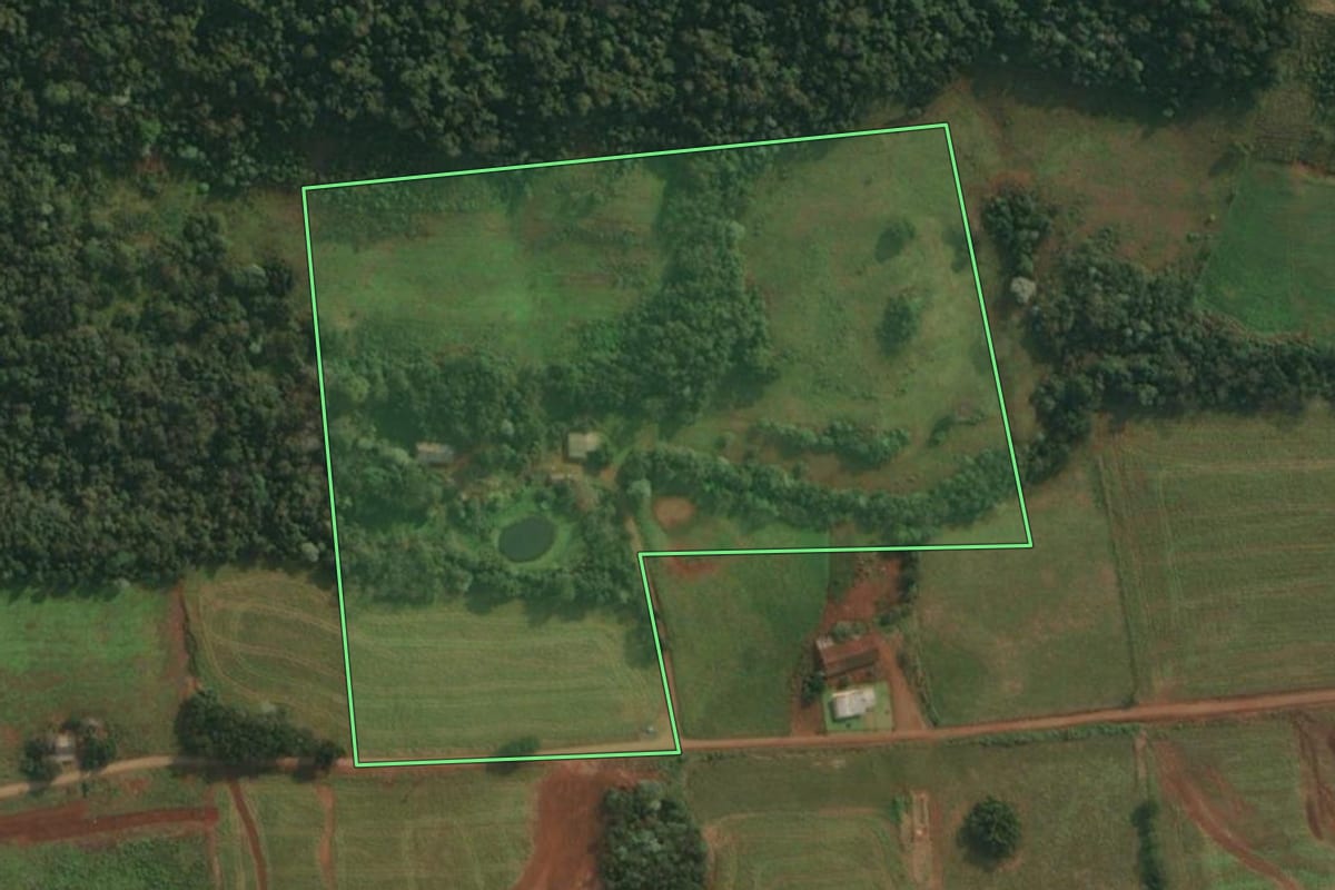 Imagem de satélite do imóvel rural em Pinheirinho do Vale (RS), com o contorno declarado no CAR desenhado por cima.