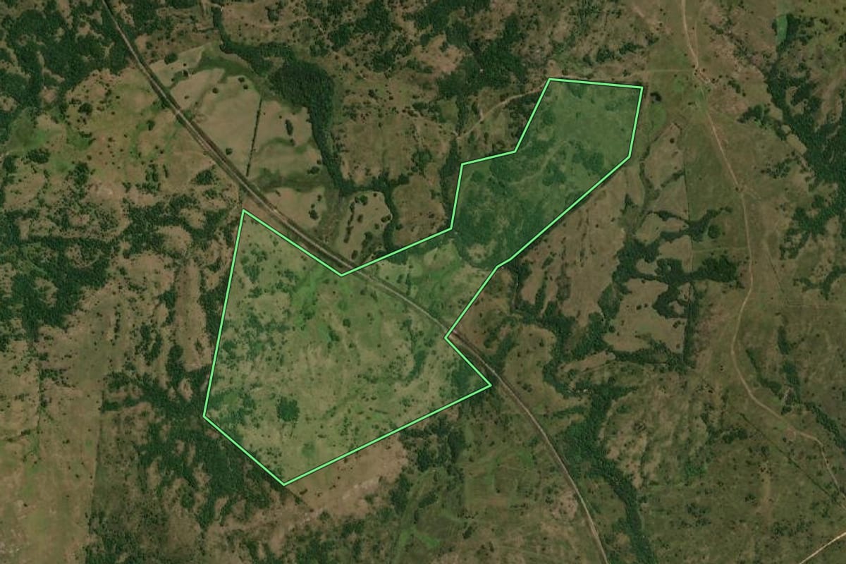 Imagem de satélite do imóvel rural em Pinheiro Machado (RS), com o contorno declarado no CAR desenhado por cima.
