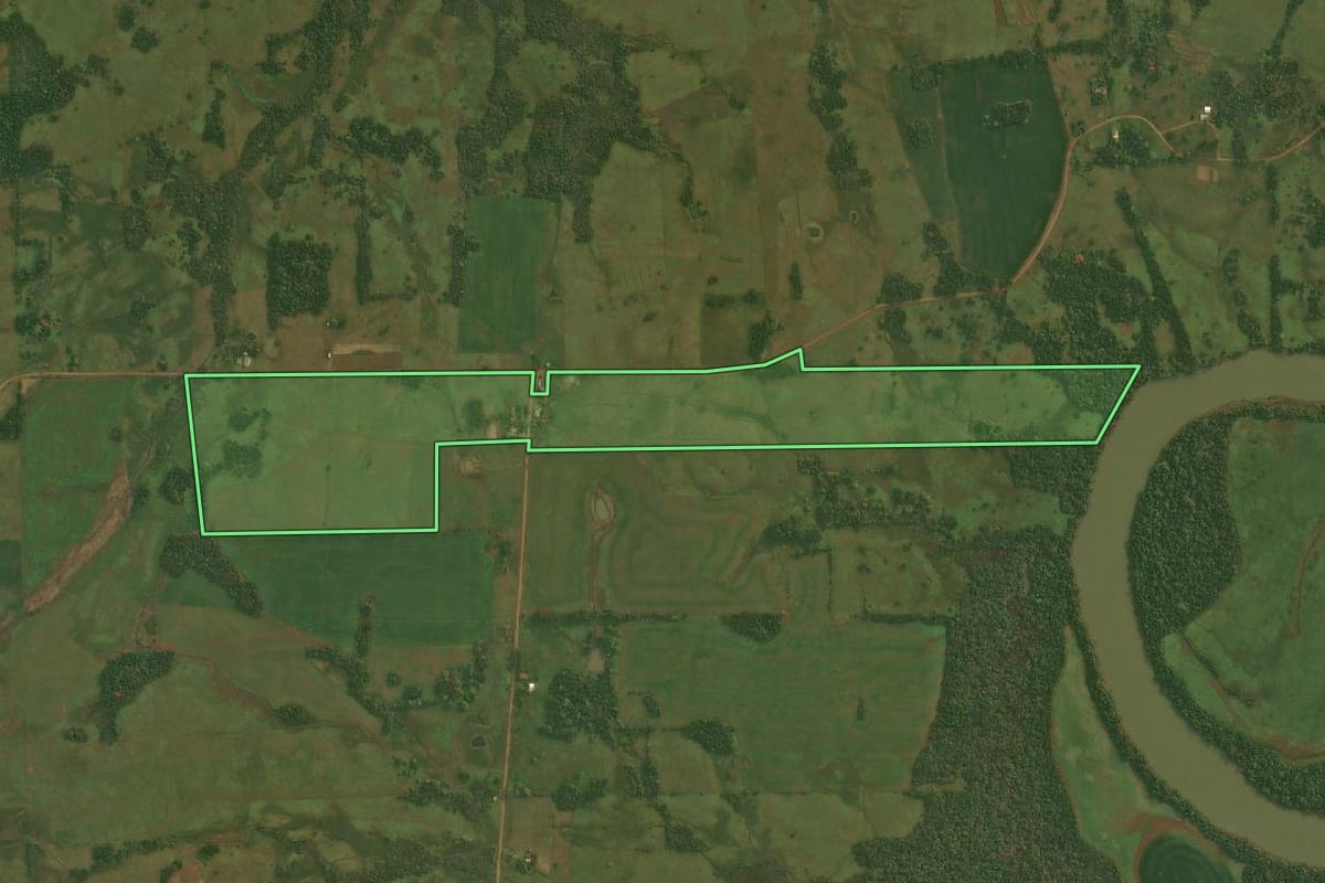 Imagem de satélite do imóvel rural em Pirapó (RS), com o contorno declarado no CAR desenhado por cima.