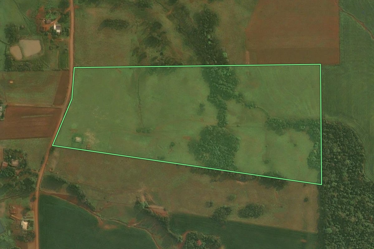 Imagem de satélite do imóvel rural em Pirapó (RS), com o contorno declarado no CAR desenhado por cima.