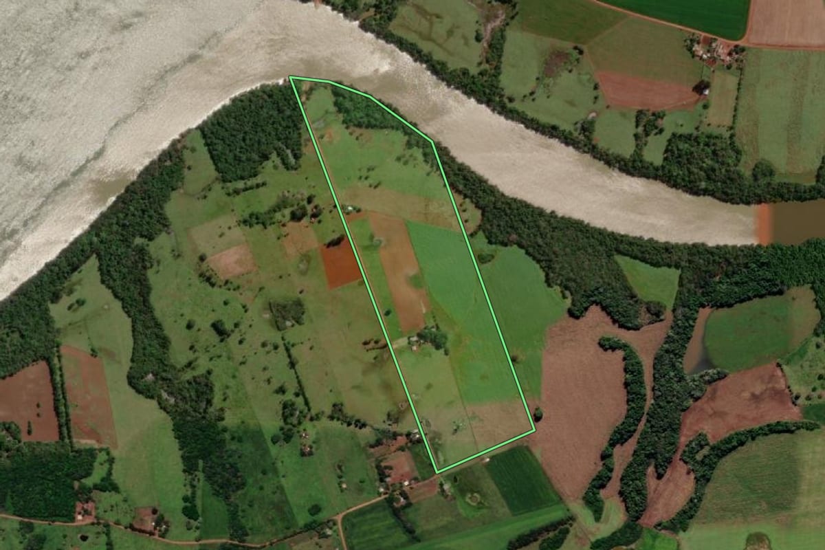 Imagem de satélite do imóvel rural em Pirapó (RS), com o contorno declarado no CAR desenhado por cima.