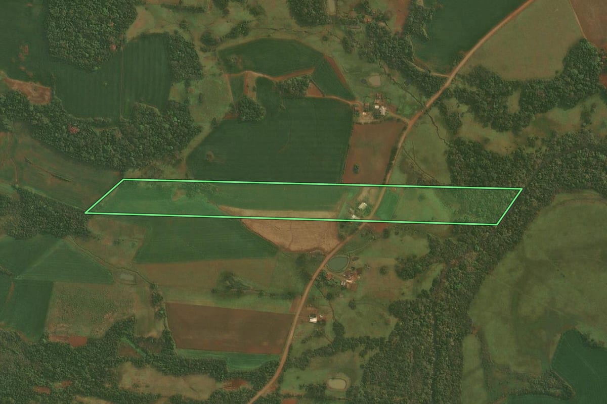 Imagem de satélite do imóvel rural em Pirapó (RS), com o contorno declarado no CAR desenhado por cima.