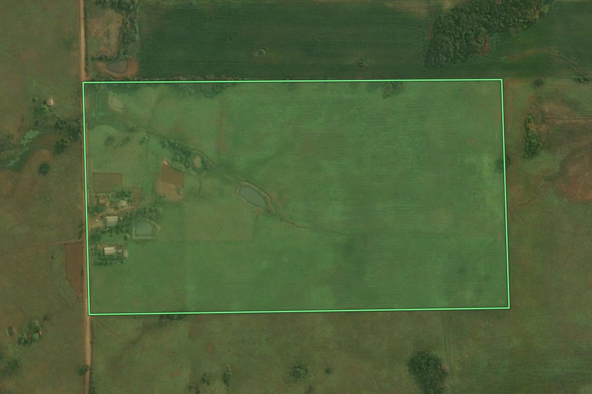 Imagem de satélite do imóvel rural em Pirapó (RS), com o contorno declarado no CAR desenhado por cima.