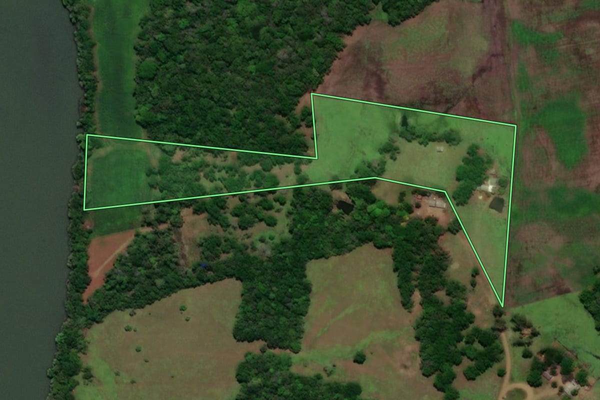 Imagem de satélite do imóvel rural em Pirapó (RS), com o contorno declarado no CAR desenhado por cima.