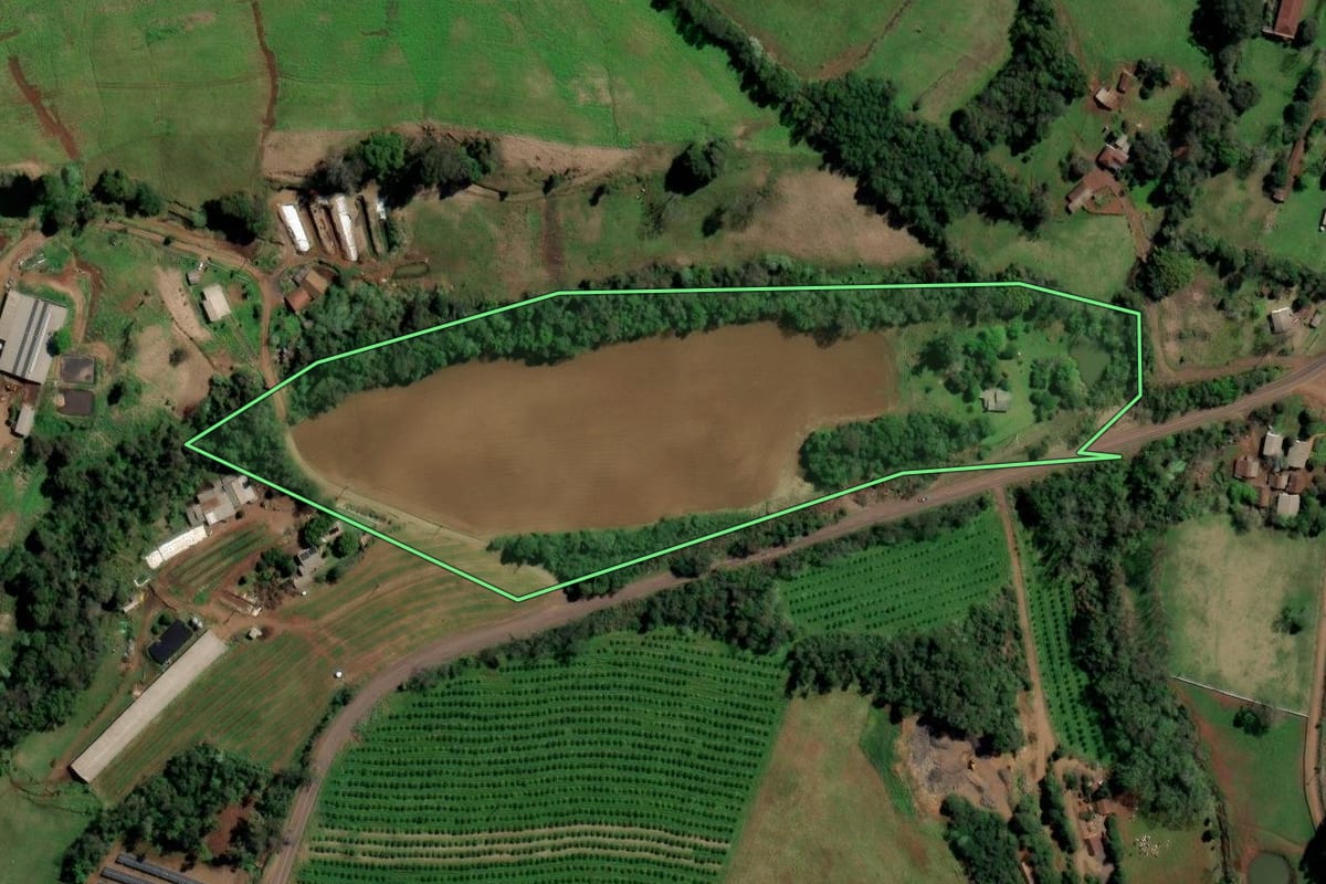 Imagem de satélite do imóvel rural em Planalto (RS), com o contorno declarado no CAR desenhado por cima.
