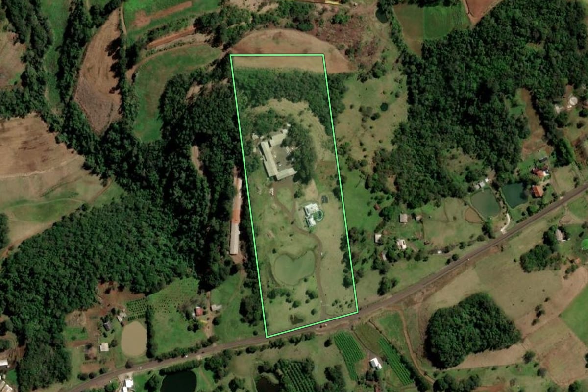 Imagem de satélite do imóvel rural em Planalto (RS), com o contorno declarado no CAR desenhado por cima.