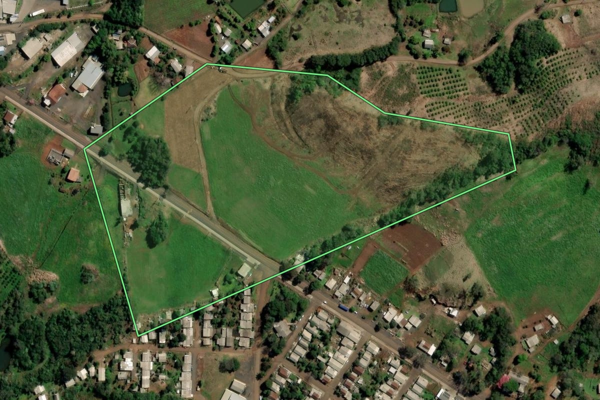 Imagem de satélite do imóvel rural em Planalto (RS), com o contorno declarado no CAR desenhado por cima.