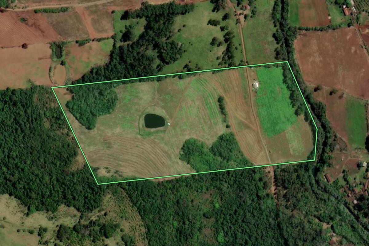 Imagem de satélite do imóvel rural em Planalto (RS), com o contorno declarado no CAR desenhado por cima.