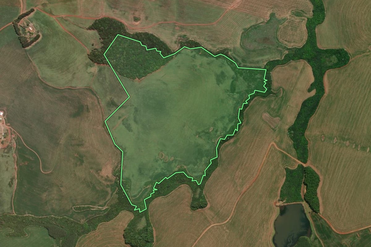 Imagem de satélite do imóvel rural em Pontão (RS), com o contorno declarado no CAR desenhado por cima.