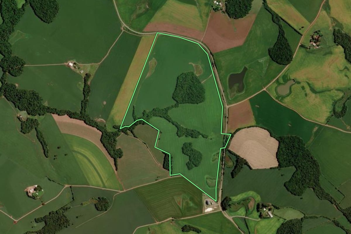 Imagem de satélite do imóvel rural em Pontão (RS), com o contorno declarado no CAR desenhado por cima.