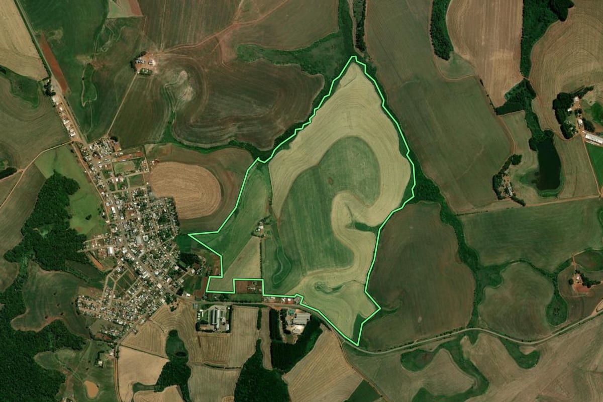 Imagem de satélite do imóvel rural em Pontão (RS), com o contorno declarado no CAR desenhado por cima.