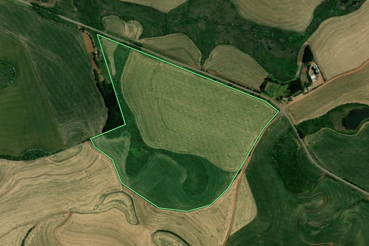 Imagem de satélite do imóvel rural em Pontão (RS), com o contorno declarado no CAR desenhado por cima.