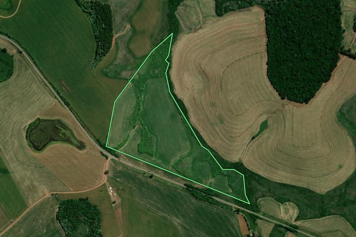 Imagem de satélite do imóvel rural em Pontão (RS), com o contorno declarado no CAR desenhado por cima.