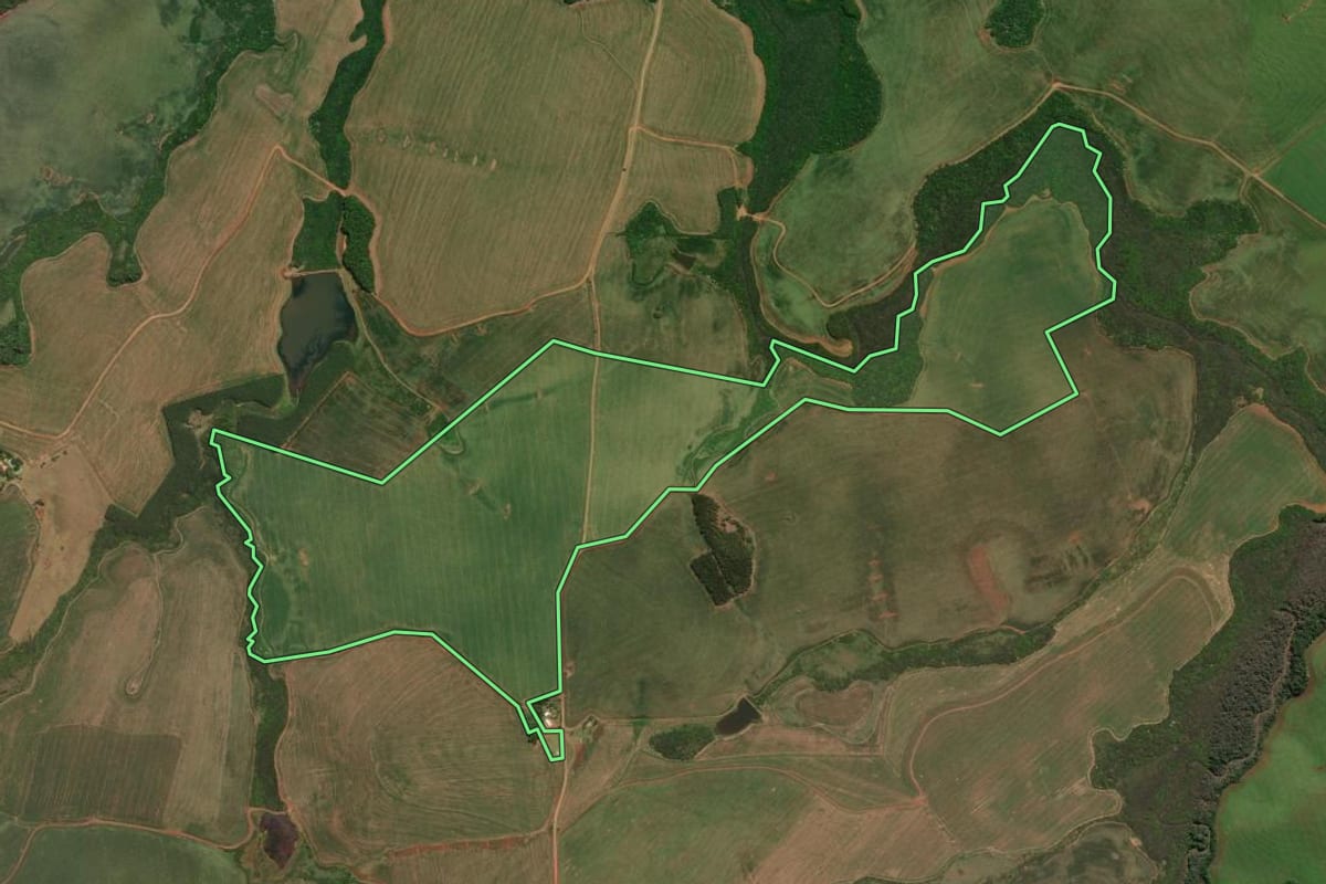 Imagem de satélite do imóvel rural em Pontão (RS), com o contorno declarado no CAR desenhado por cima.