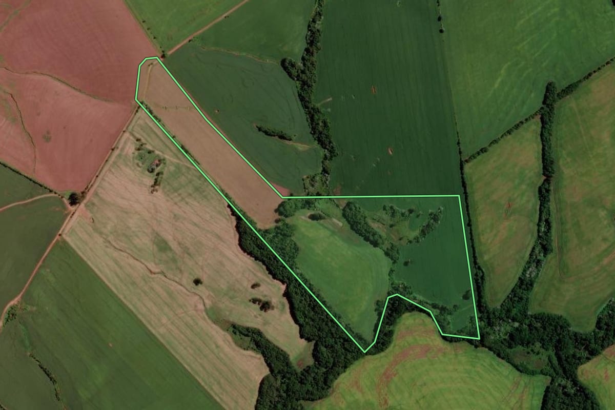 Imagem de satélite do imóvel rural em Pontão (RS), com o contorno declarado no CAR desenhado por cima.