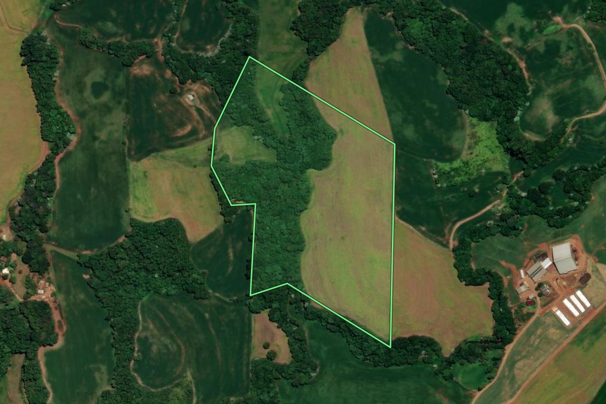Imagem de satélite do imóvel rural em Pontão (RS), com o contorno declarado no CAR desenhado por cima.