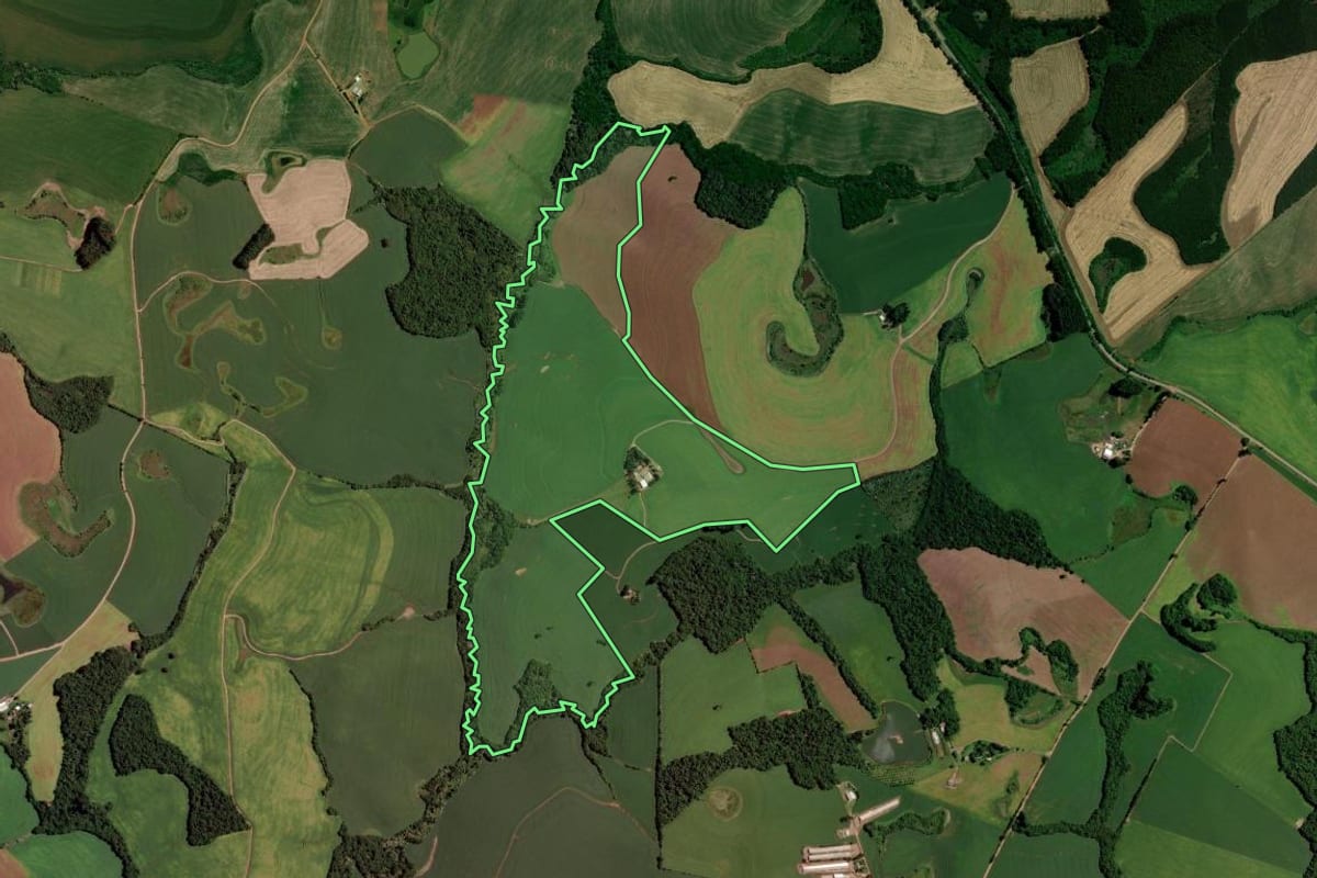 Imagem de satélite do imóvel rural em Pontão (RS), com o contorno declarado no CAR desenhado por cima.