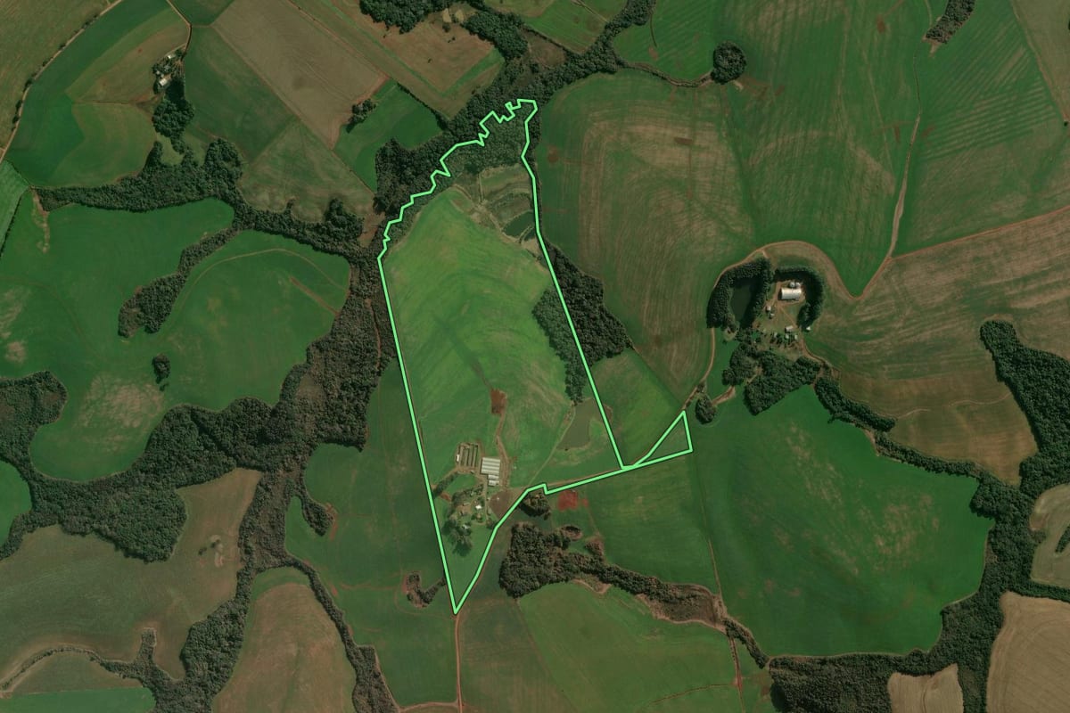 Imagem de satélite do imóvel rural em Pontão (RS), com o contorno declarado no CAR desenhado por cima.