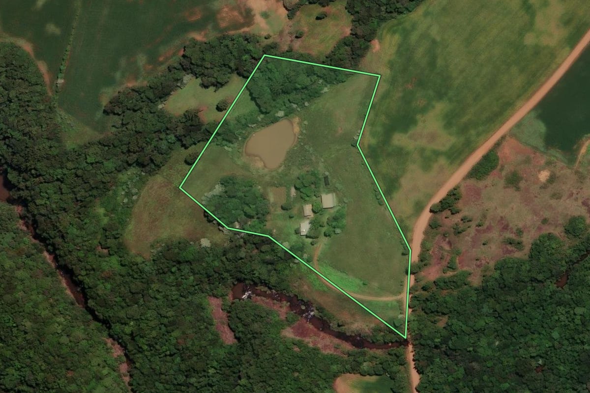 Imagem de satélite do imóvel rural em Pontão (RS), com o contorno declarado no CAR desenhado por cima.